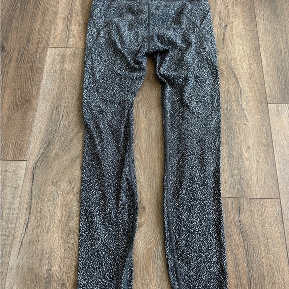 Athleta Lightning Static Leggings, women’s size XS. Black and white. - Picture 6 of 7